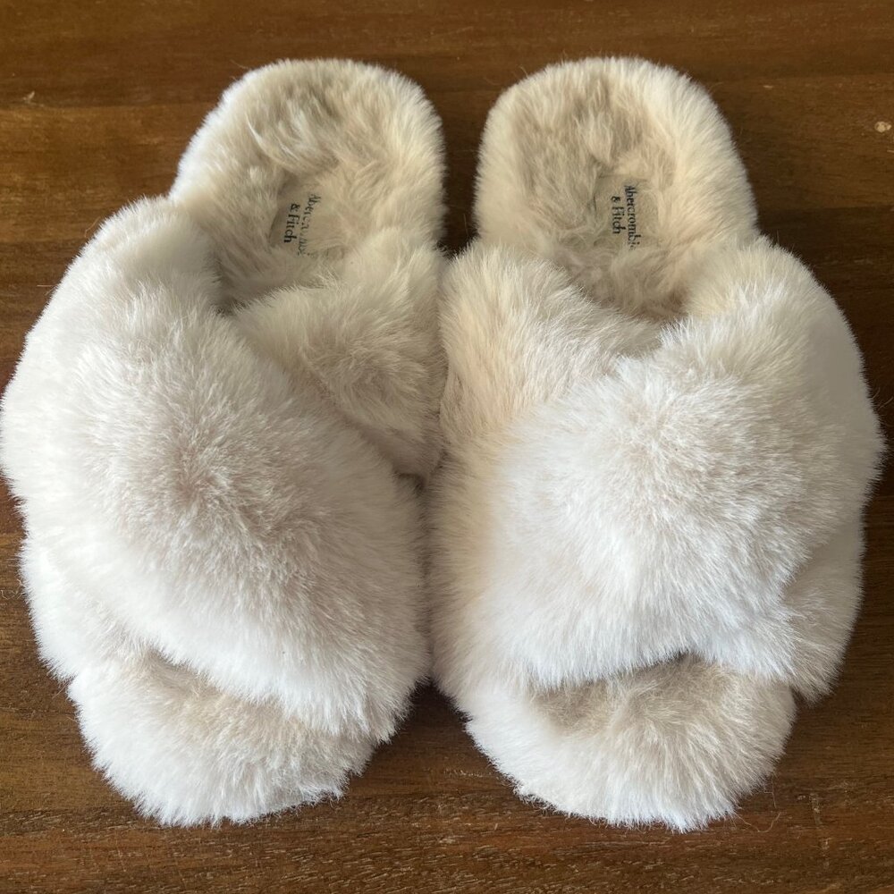 Abercrombie Fitch Faux Fur Slippers Sz Sm/XS Criss Cross Slip On Open Toe Slides
